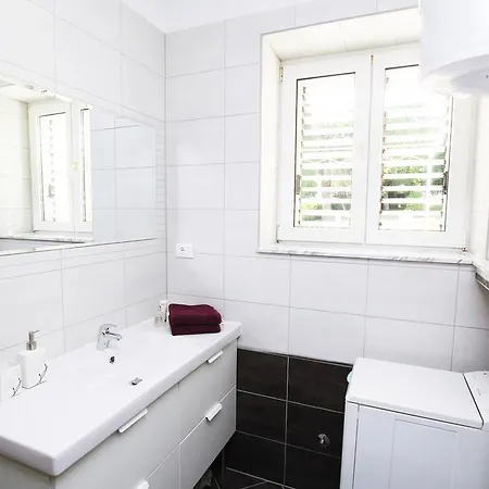 Lokvice Apartment Trogir