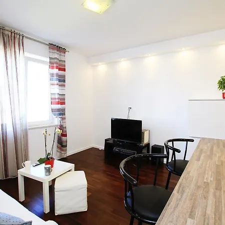Lokvice Apartment *